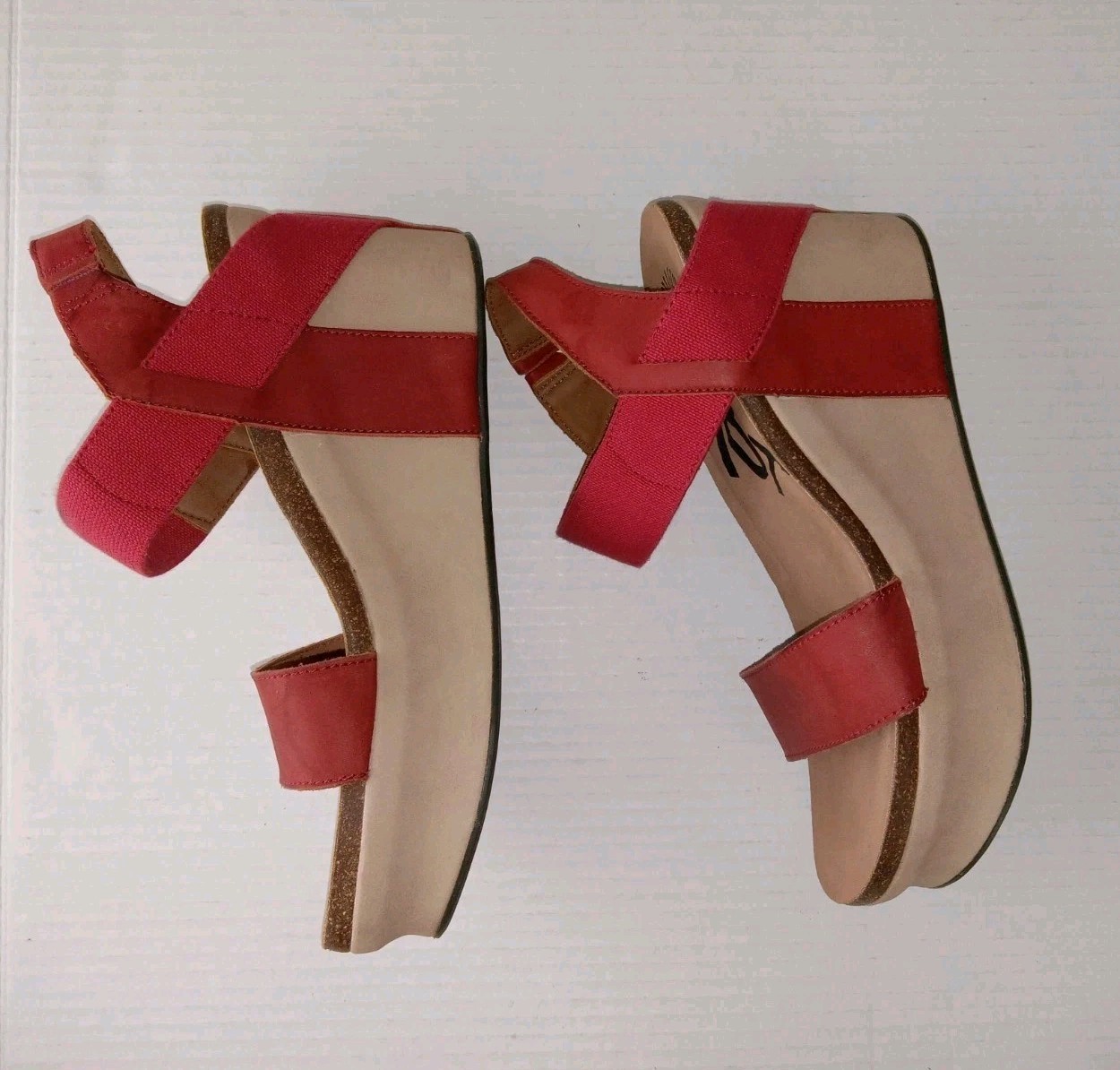 OTBT Bushnell Red Leather Wedge Stappy Sandals Shoes Womens 9.5