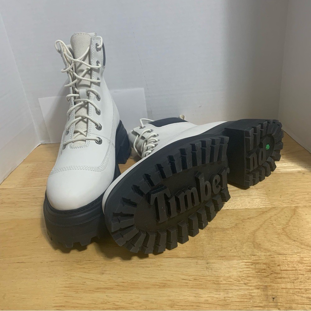 Timberland Sky 6 Inch Women’s Size 10M Beige/Black Clunky Lace Up Boots A5RSV