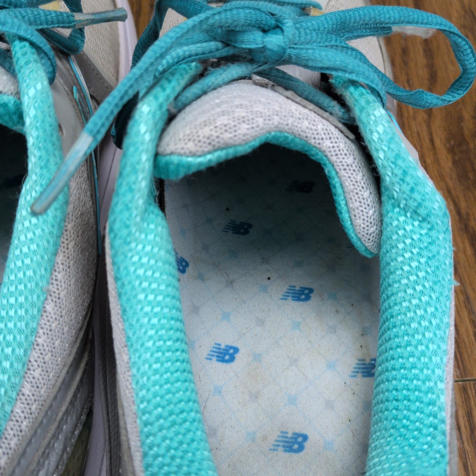 New Balance 1540 v2 Sneakers Womens Size 13 Gray Teal Trim W1540SG2 Used Running