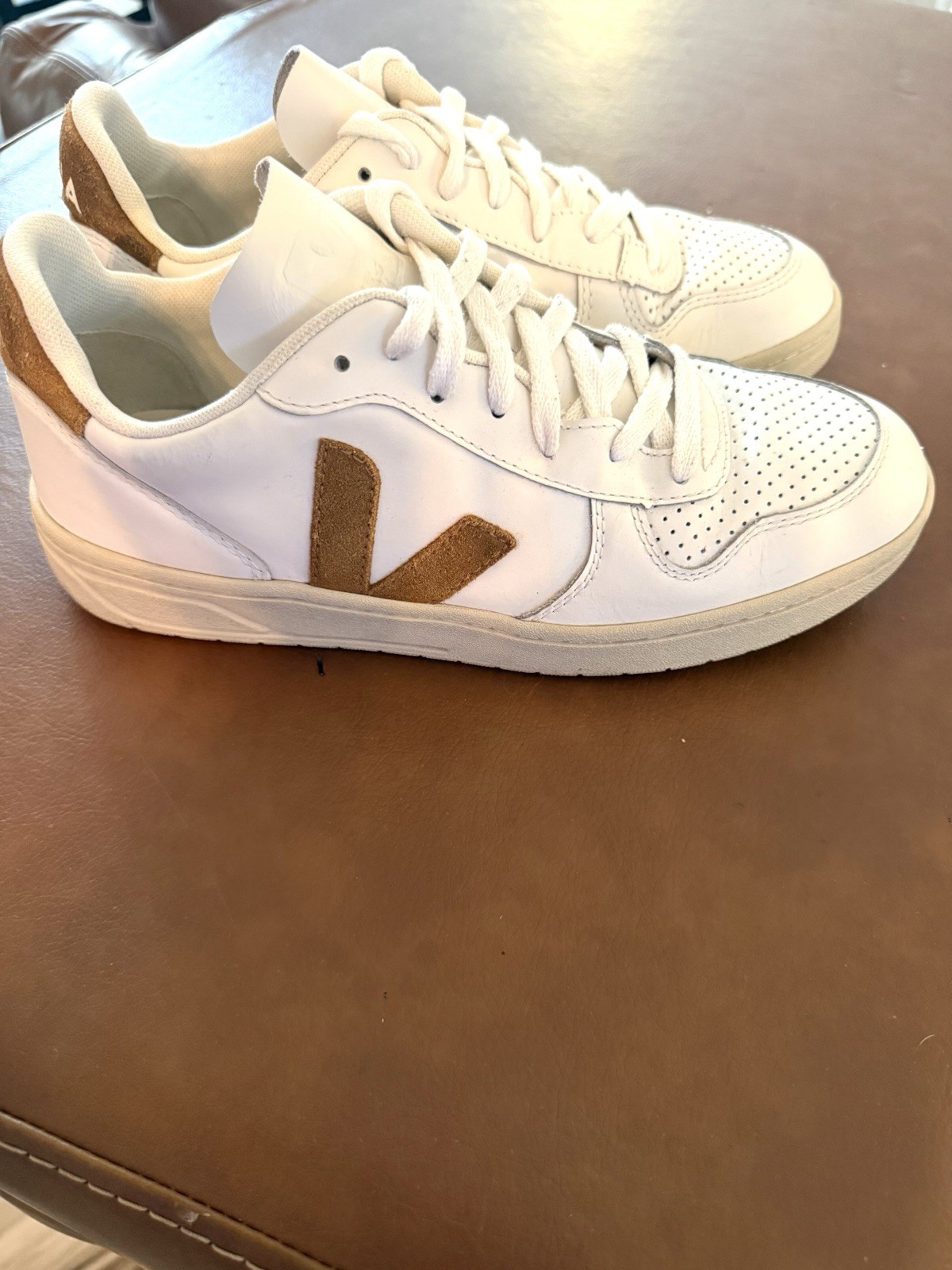 VEJA Women’s Low Top Lace-Up Sneakers White/Brown Logo Casual Activewear