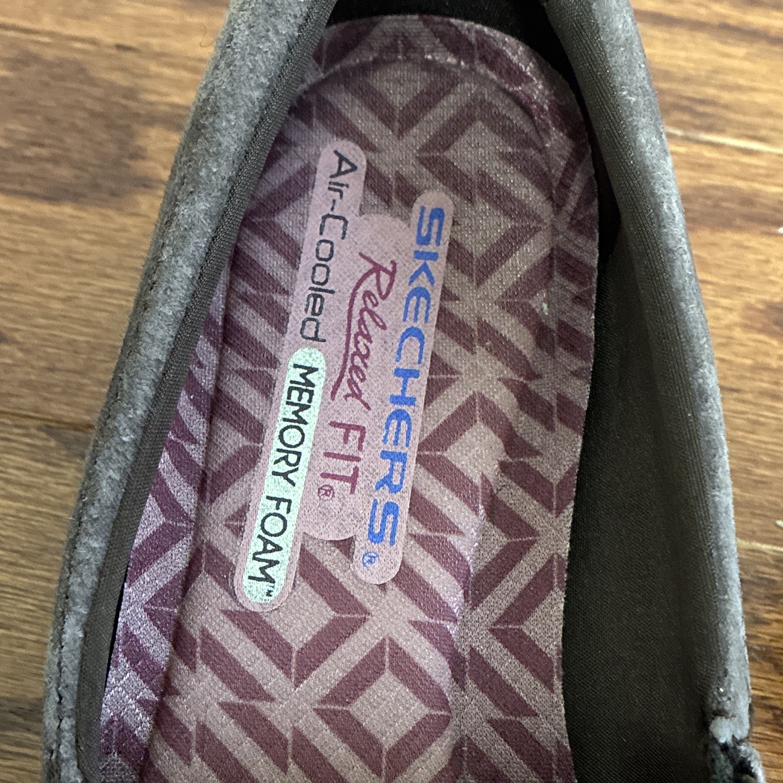 SKECHERS Relaxed Fit Women’s Memory Foam Slip-On Leather Loafer Brown 7