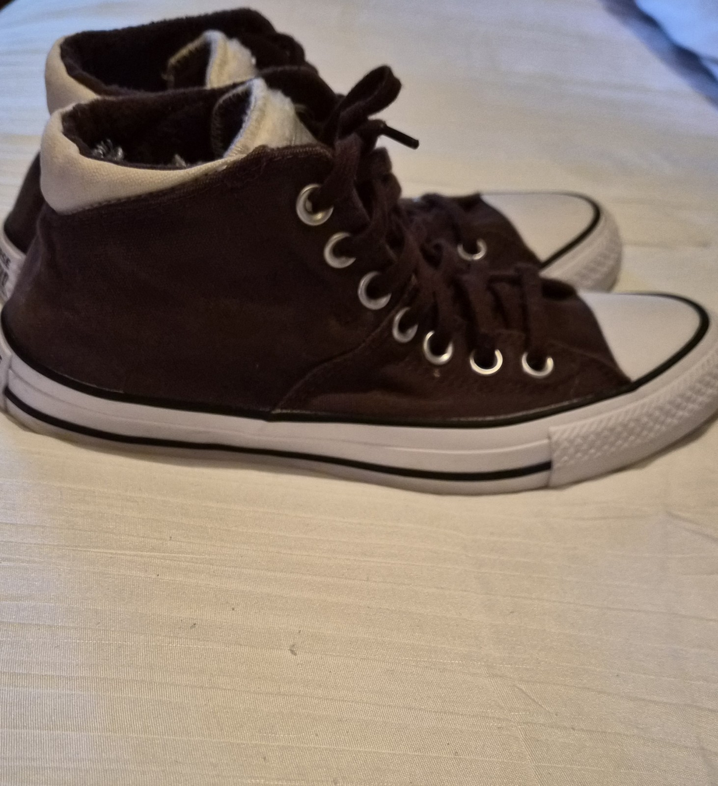 Women’s Chuck Taylor Low Top size 7.5