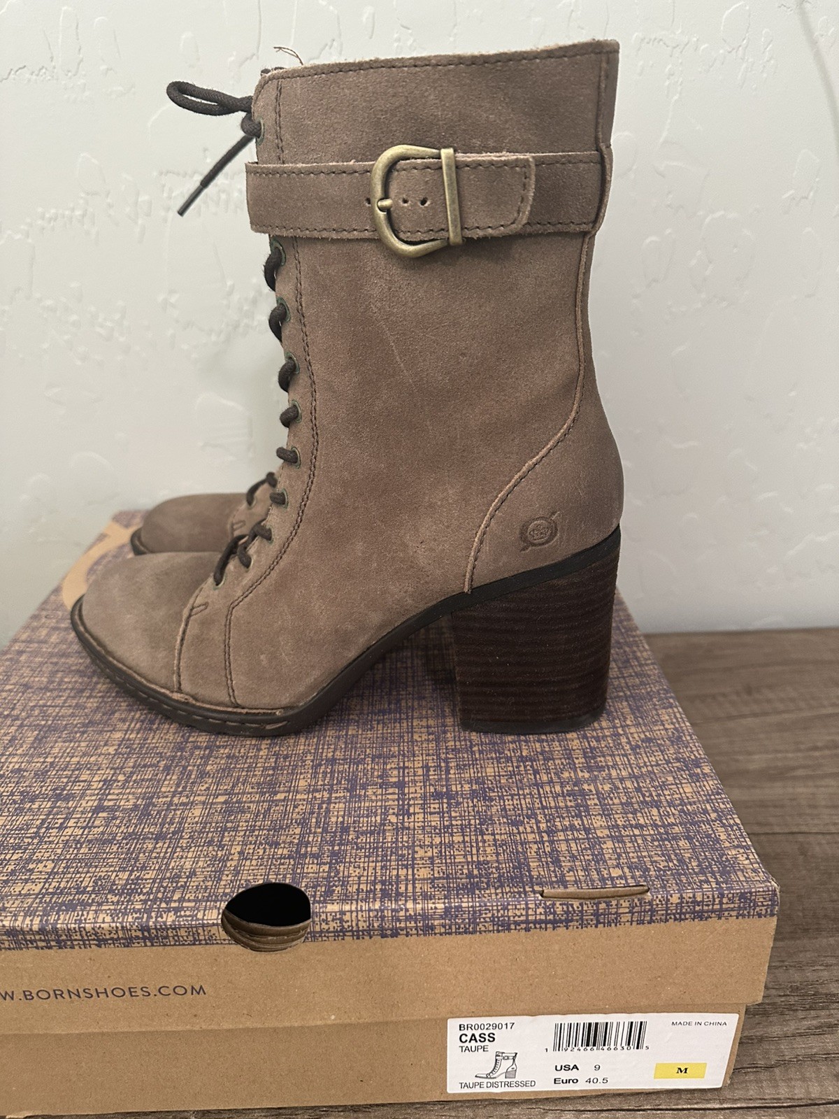 Born Cass Block Heel Suede Lace Up Distressed Combat Women Taupe Boot 9 M