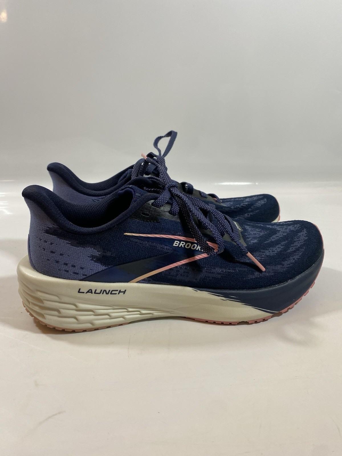Women’s Brooks Launch 11, Peacoat/Blue/Peach, 7.5 B Medium US