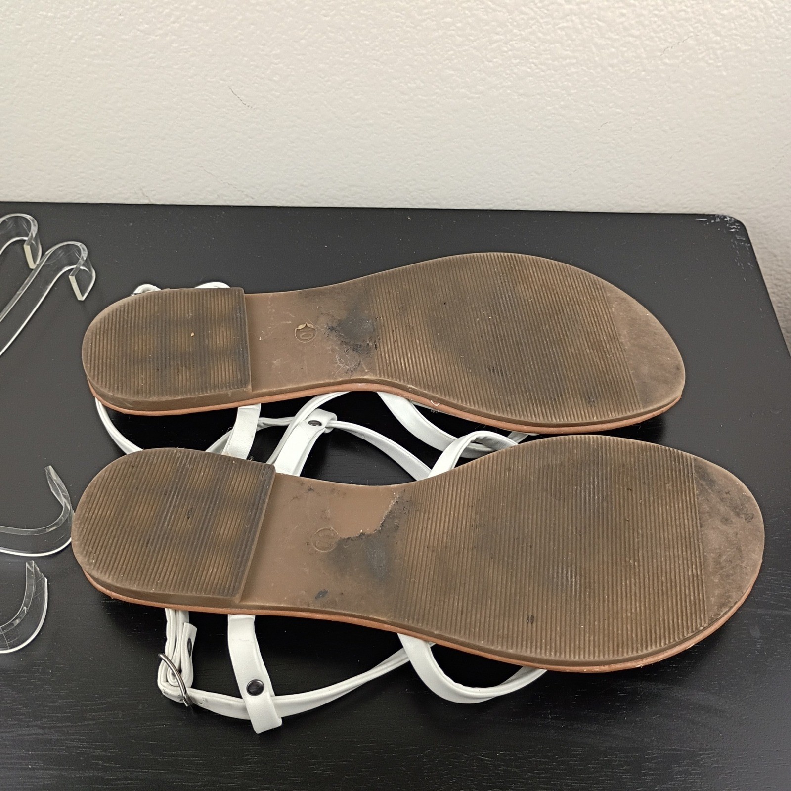 Wells Womens White Strappy Sandals Flat Buckle Ankle Strap Size 10