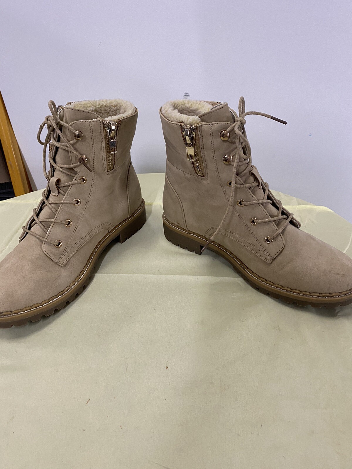 Justfab Illona Women’s Classy Combat Style Boot. Light beige Size 8.5