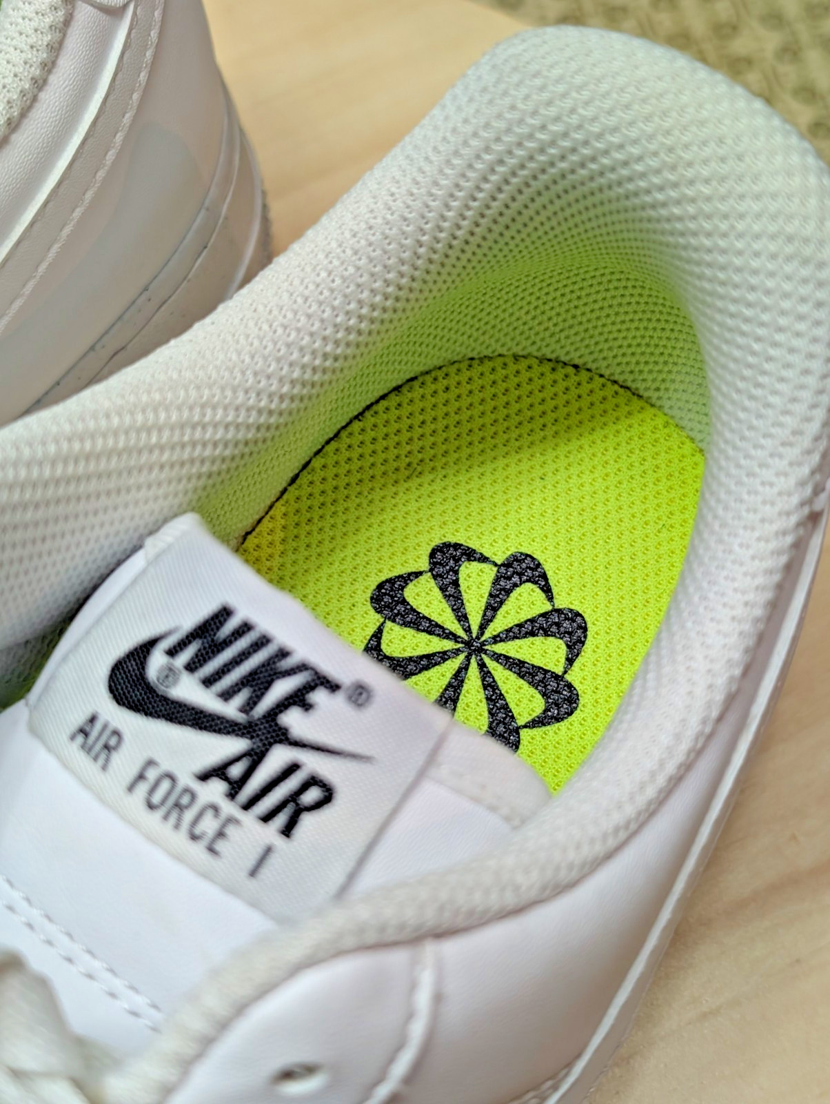 Nike Women’s Air Force 1 Low Next Nature DC9486-101 White Metallic Grey – Sz 9