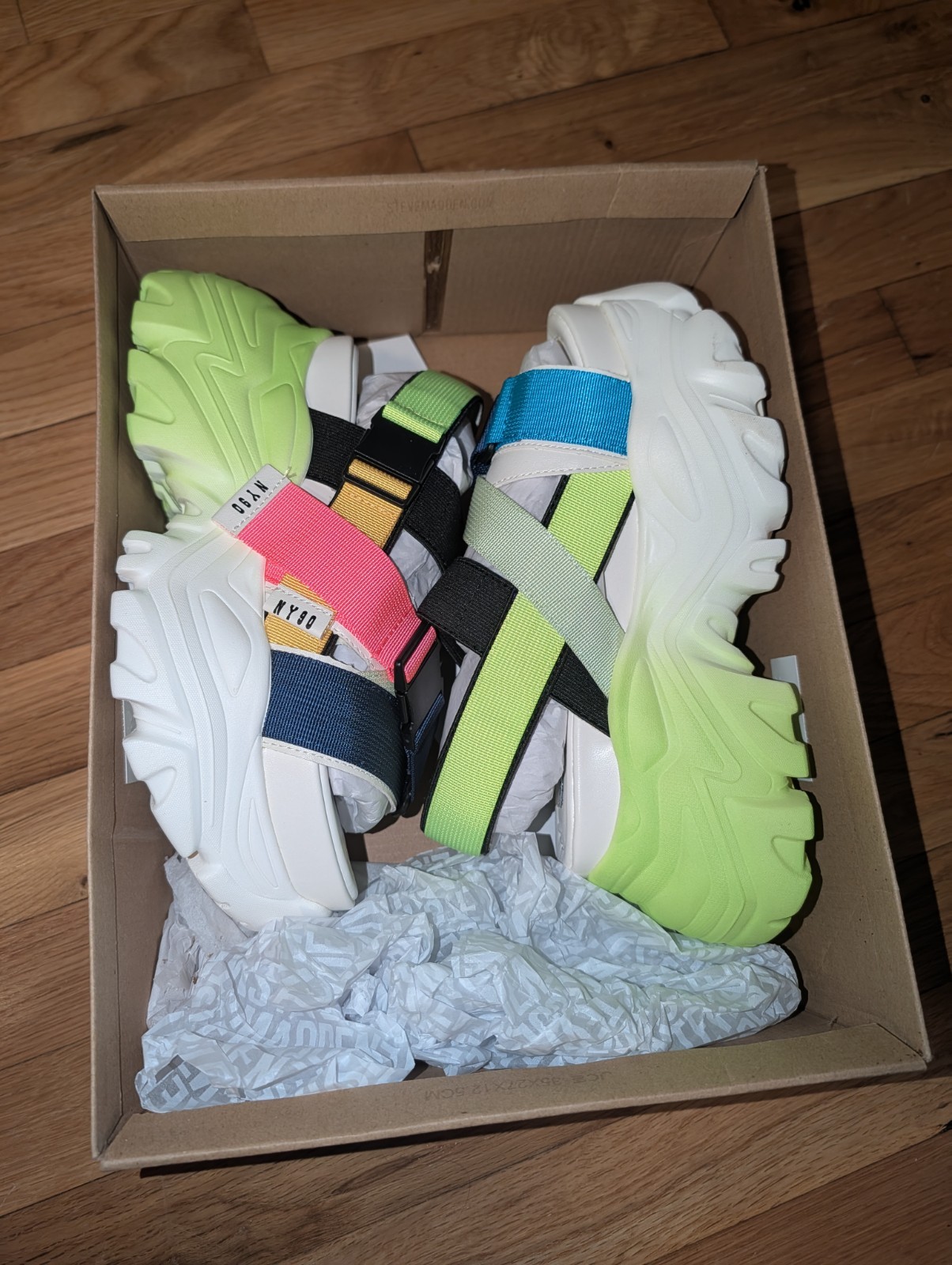 Never Worn: Steve Madden Voltz Neon Lime Sandals