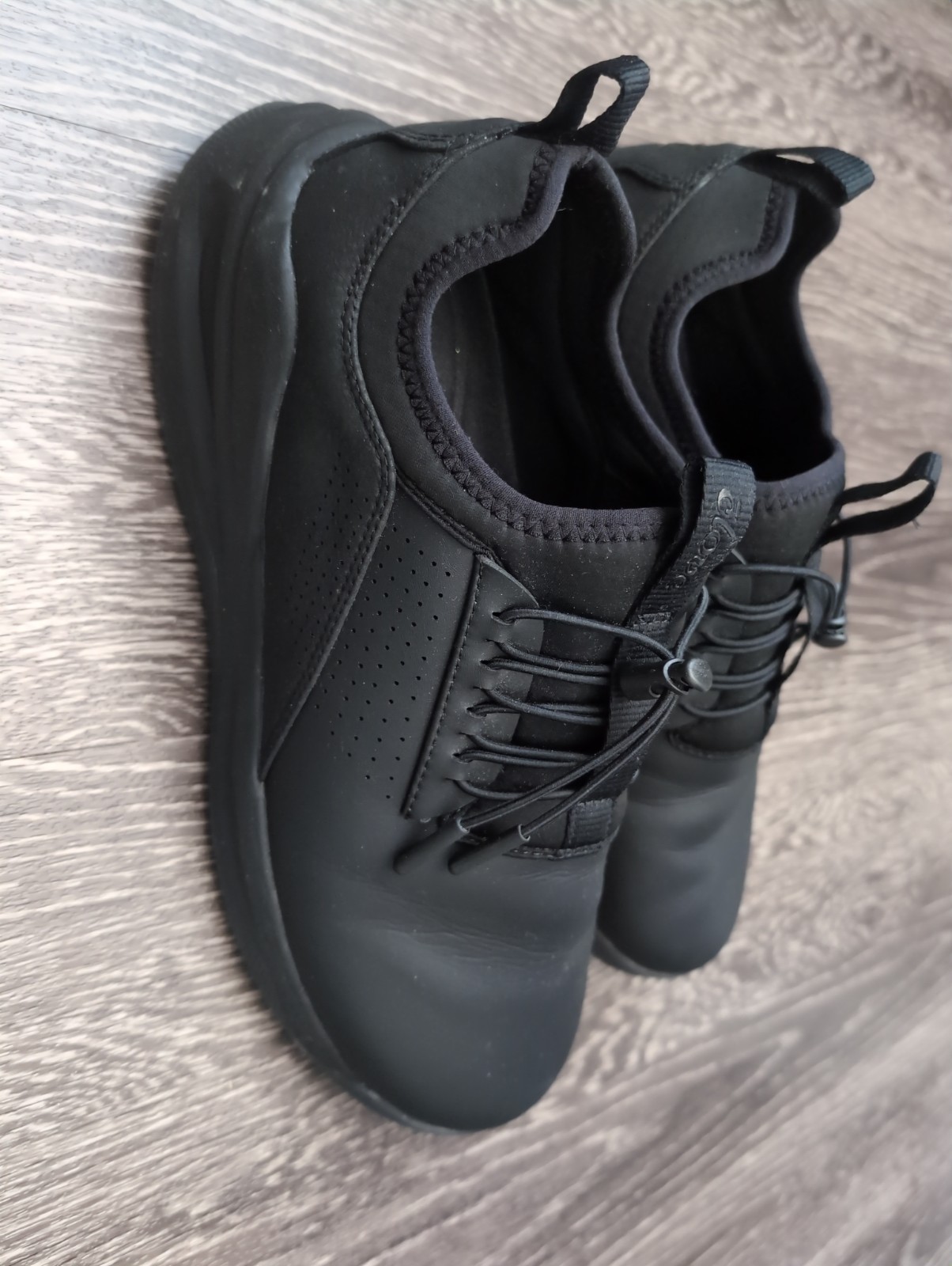 Clove Black Sneakers for Nurses W10 Water Resistant, Comfort Support