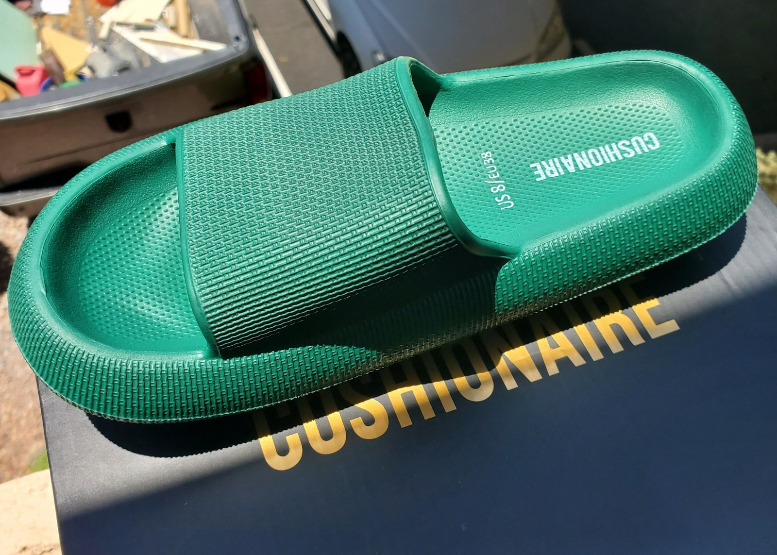CUSHIONAIRE Feather Cloud Recovery Slide Sandals Green Women’s Size 8 NIB