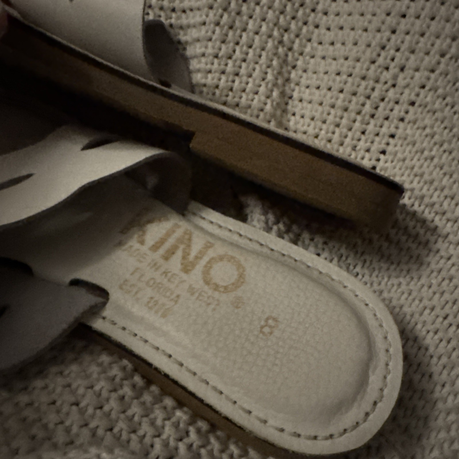 Kino Key West White Leather Thong Sandals Women’s Size 8 M USA Scalloped