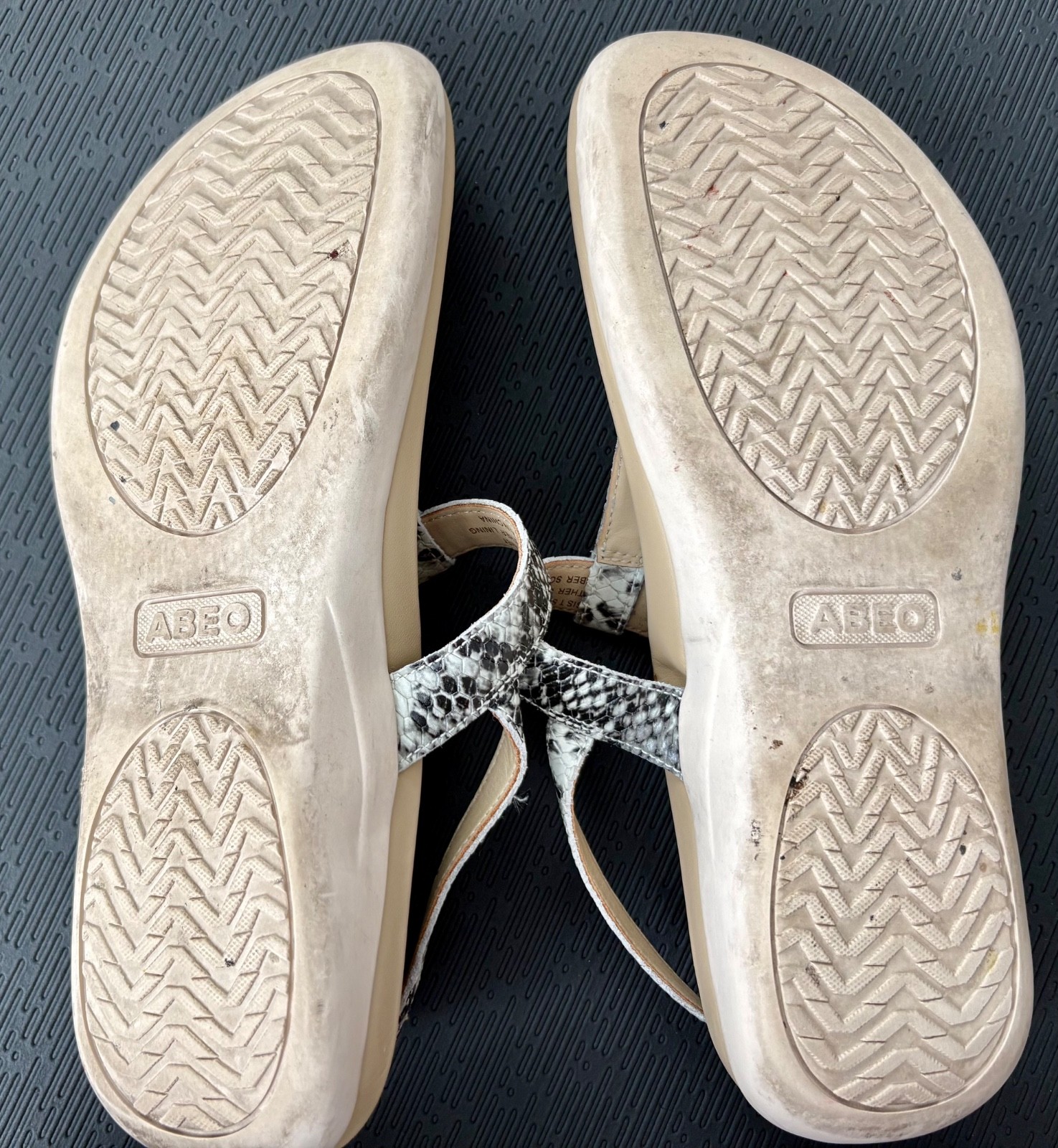 ABEO Oasis T-Strap Sandal 8M Snake Print Orthotic Metatarsal