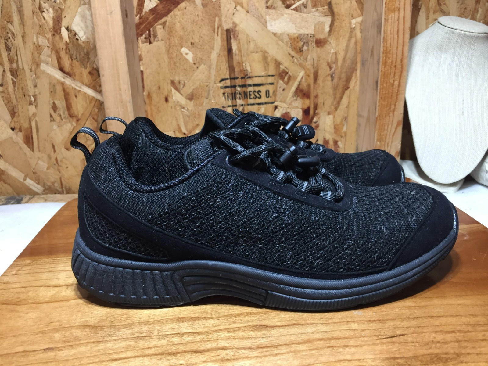 NEW NO BOX Orthofeet Coral Sneakers Womens 8.5 Medium 8.5B Black No Tie