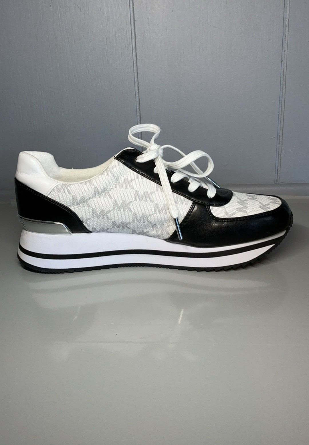 Michael Kors Men’s Low-Top Lace-Up Sneakers Black/White/Gray Logo PVC Rubber