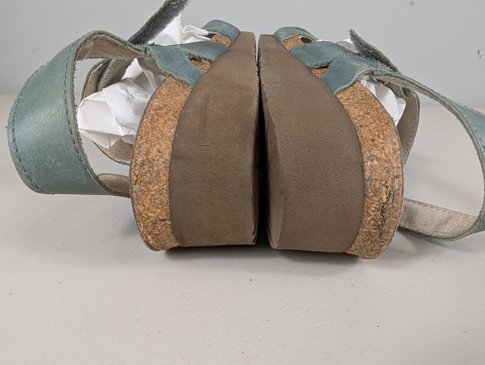 Naot Women’s Kayla green leather sandals size 8