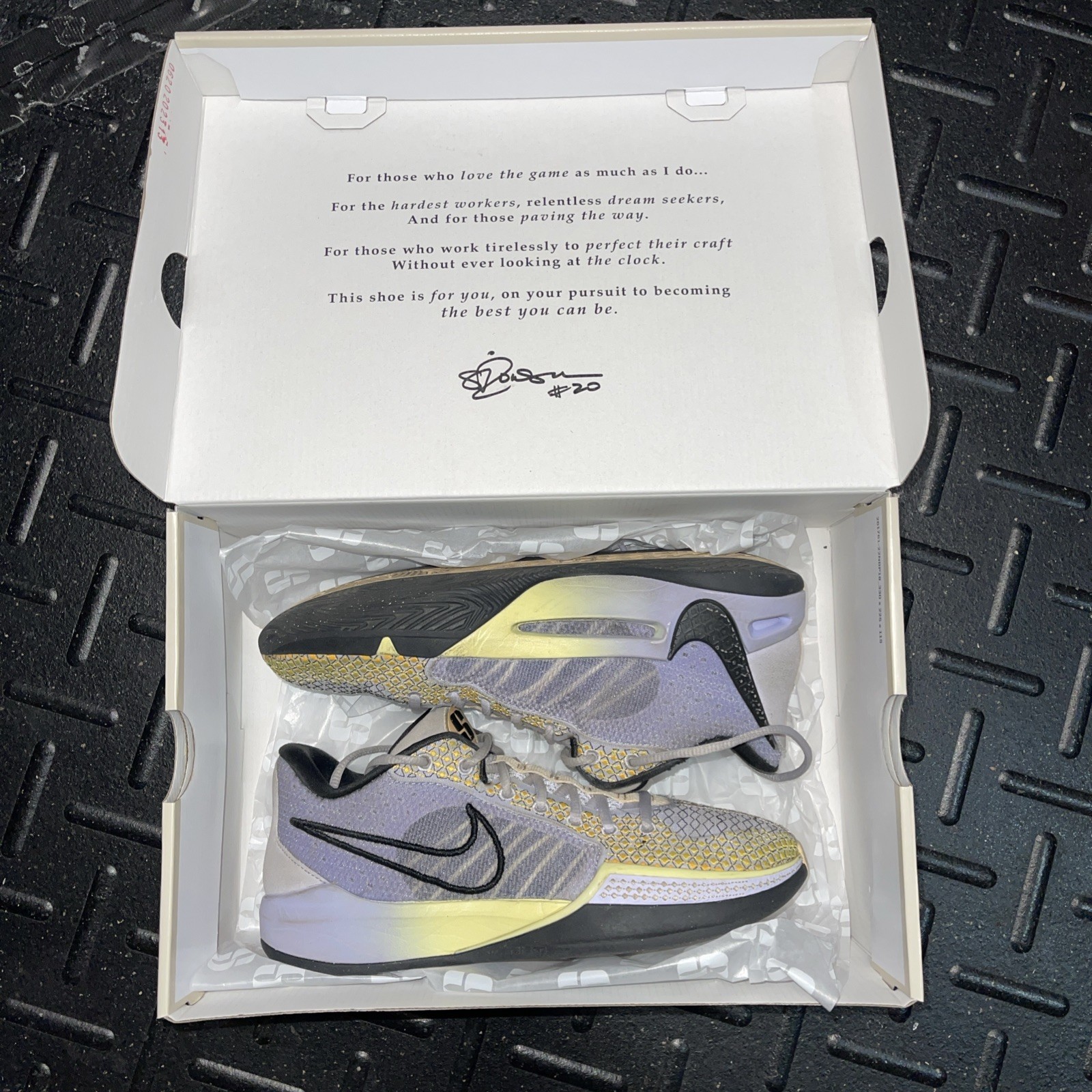 Nike Sabrina 1 Spark Women’s Size 8.5 | Men’s size 7