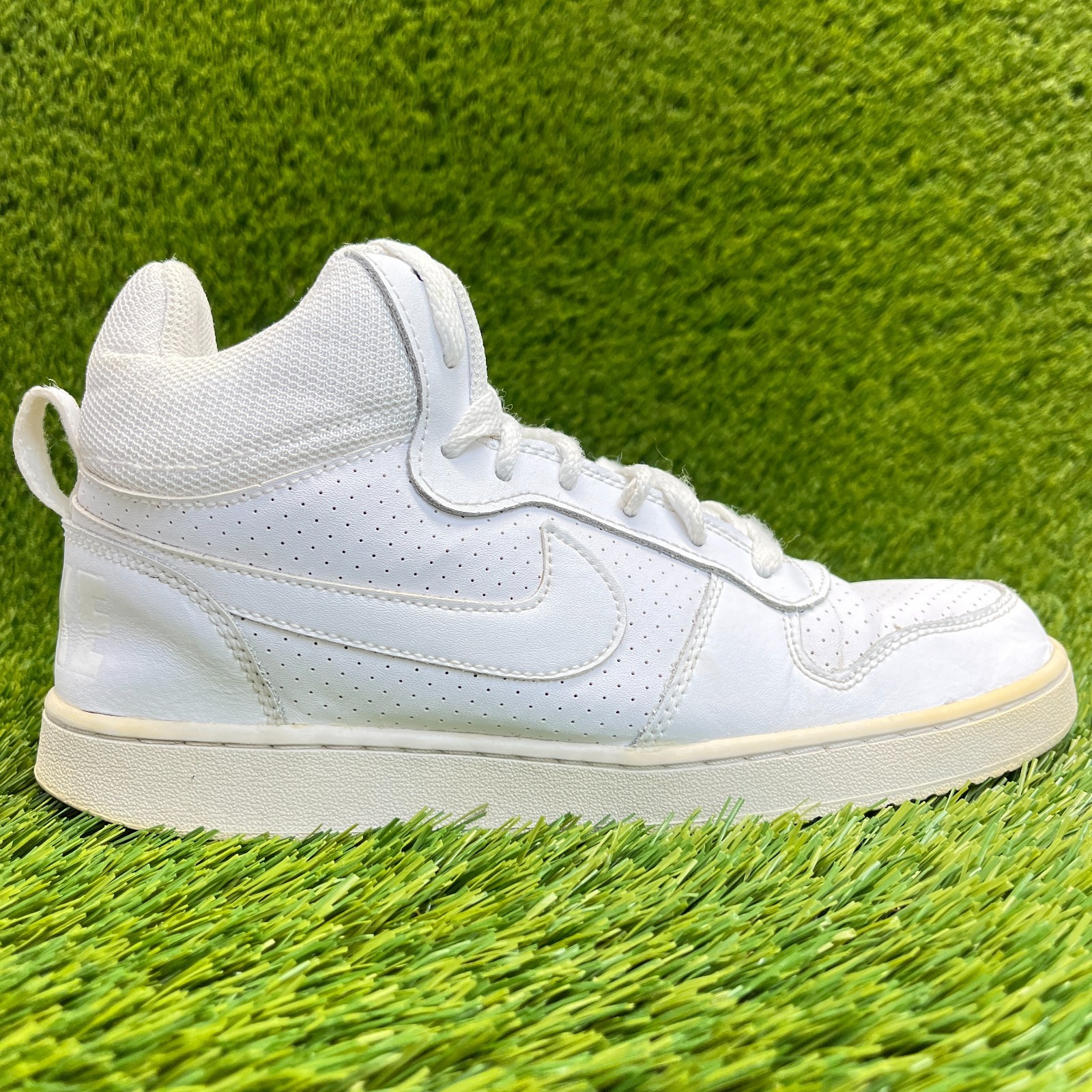 Nike Court Borough Mid Womens Size 8.5 White Athletic Basketball Shoes Sneakers