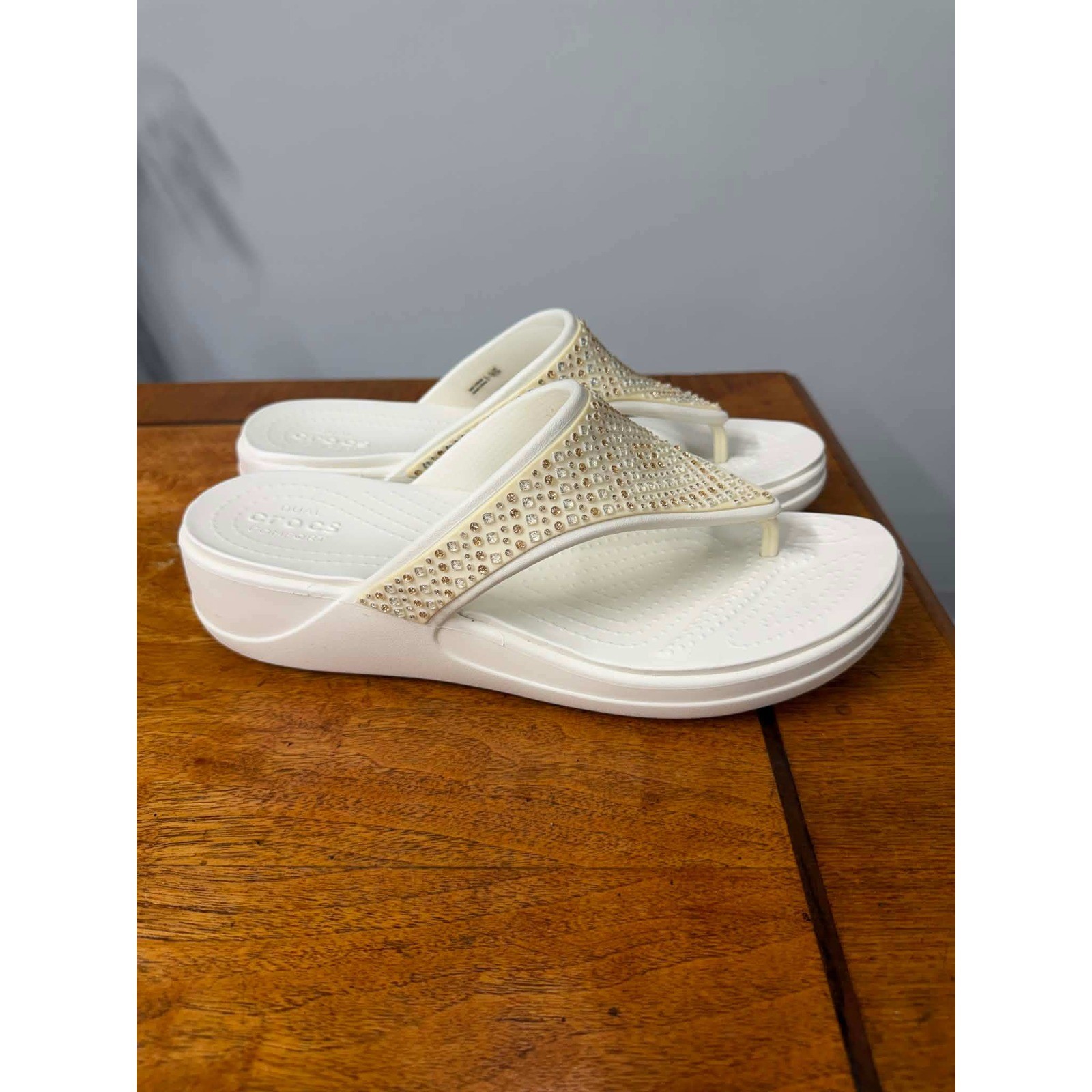 Crocs Monterey Shimmer Wedge Flip White Rhinestone Sandals Womens 11 206232-90H