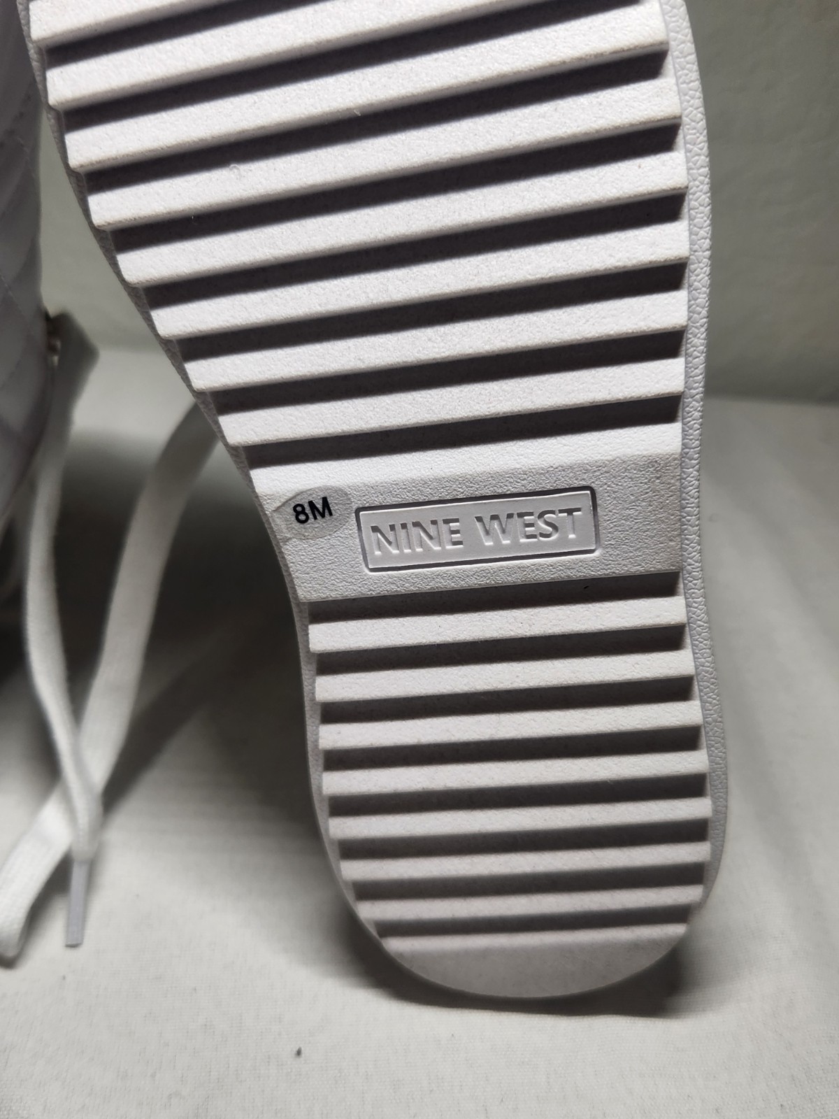 Women’s White Quilted Sneakers Size 8M – Gold Zipper Accent & Logo Detail