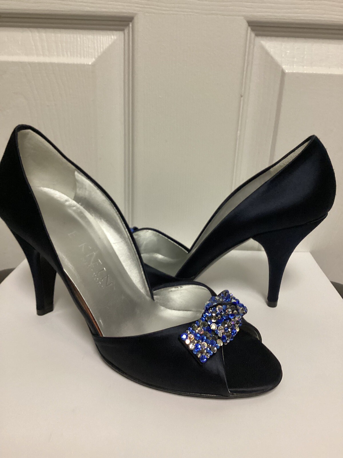 Anne Klein Italy $300 Vtg Open Toe Navy Satin Crystal Bows Heels Shoes Size 7