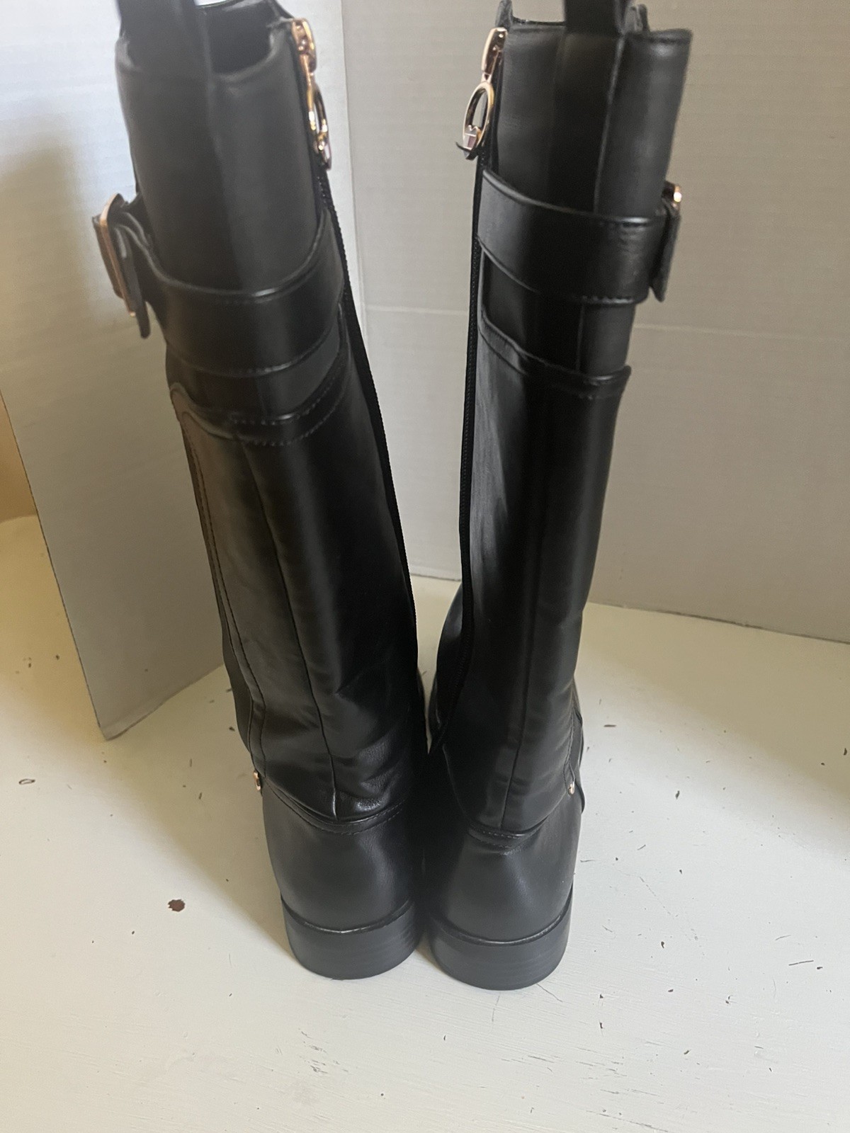 Tommy Hilfiger Women’s Black Faux a Side Zip Riding Boots. Womens size 5