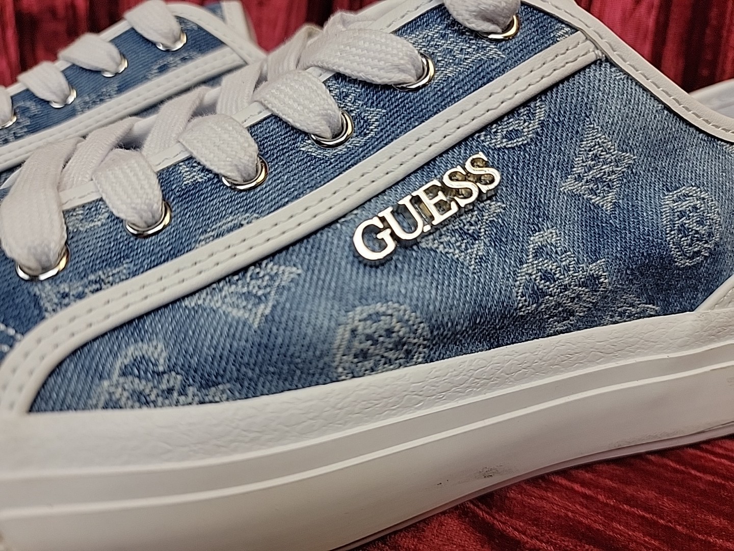 GUESS Women’s 10 Jelexa casual shoe Sneaker Medium Blue 420 new no box style
