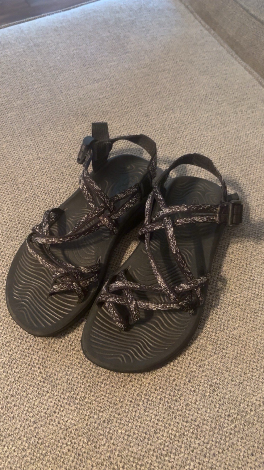 Chaco Black Scrappy Toe Loop Sandals Women’s Size 8