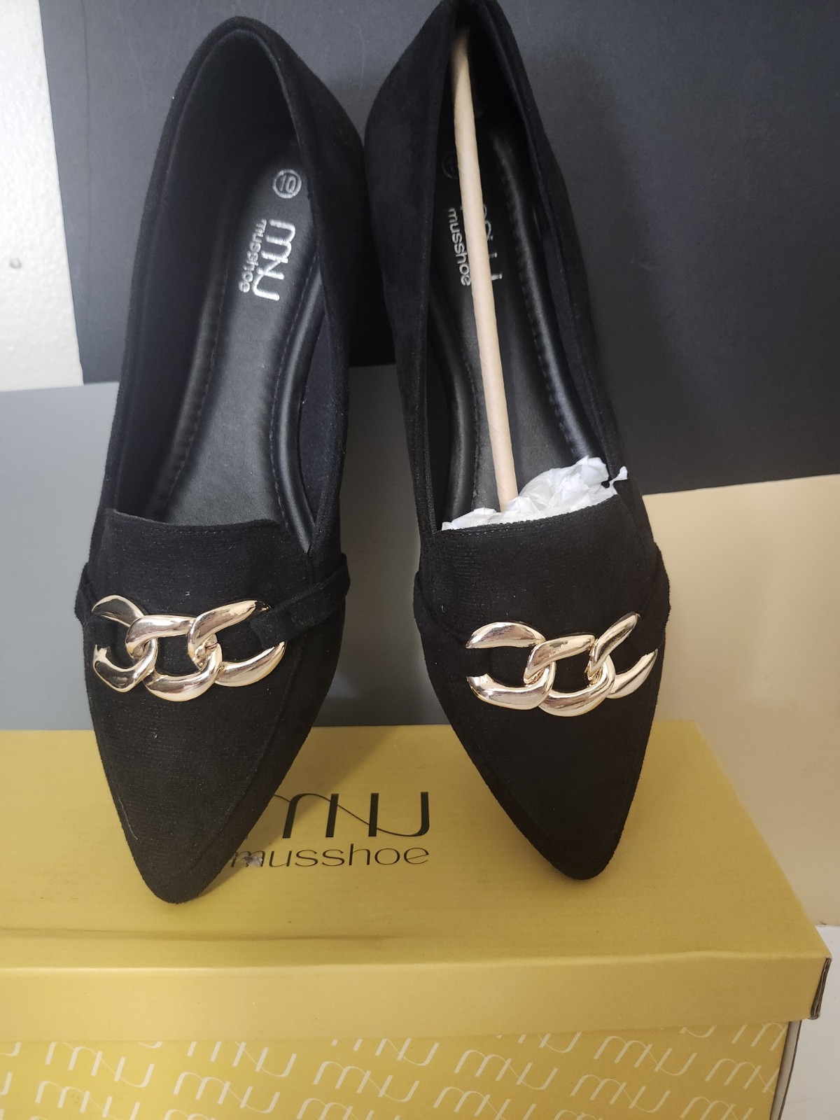 Musshoe WOMEN’S SIZE 10 black faux suede loafers a gold chain pointed-toe shoes.