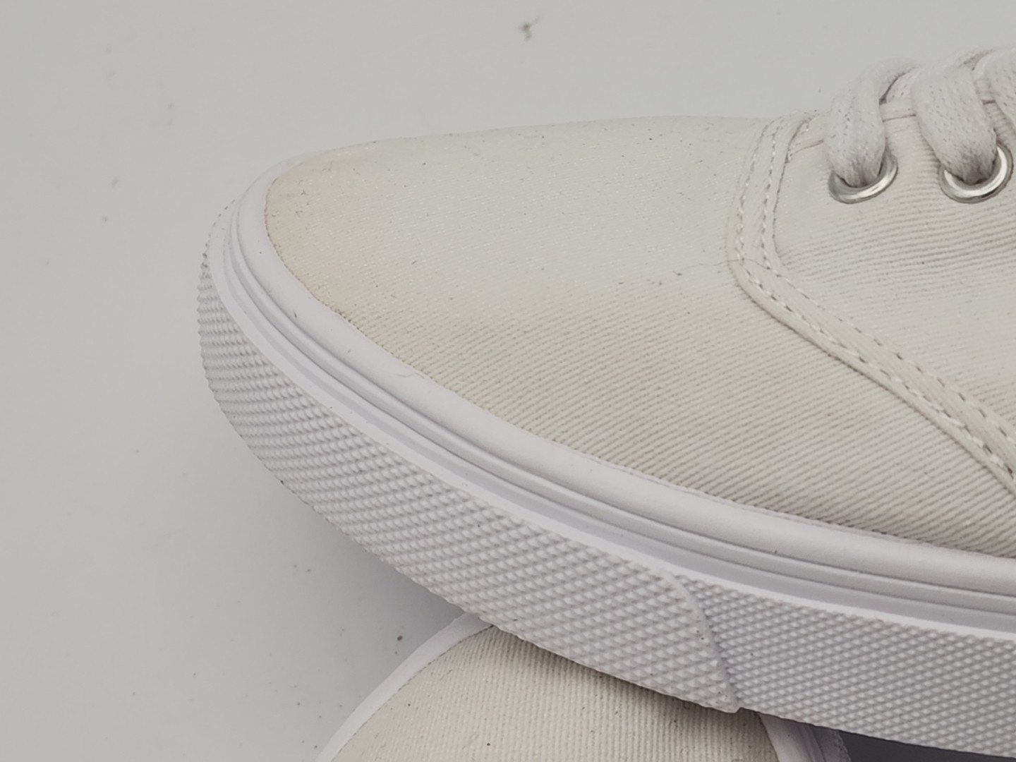 H &M White Canvas Sneakers Gym Shoes Women’s Size 7 SEE DISCRIPTION