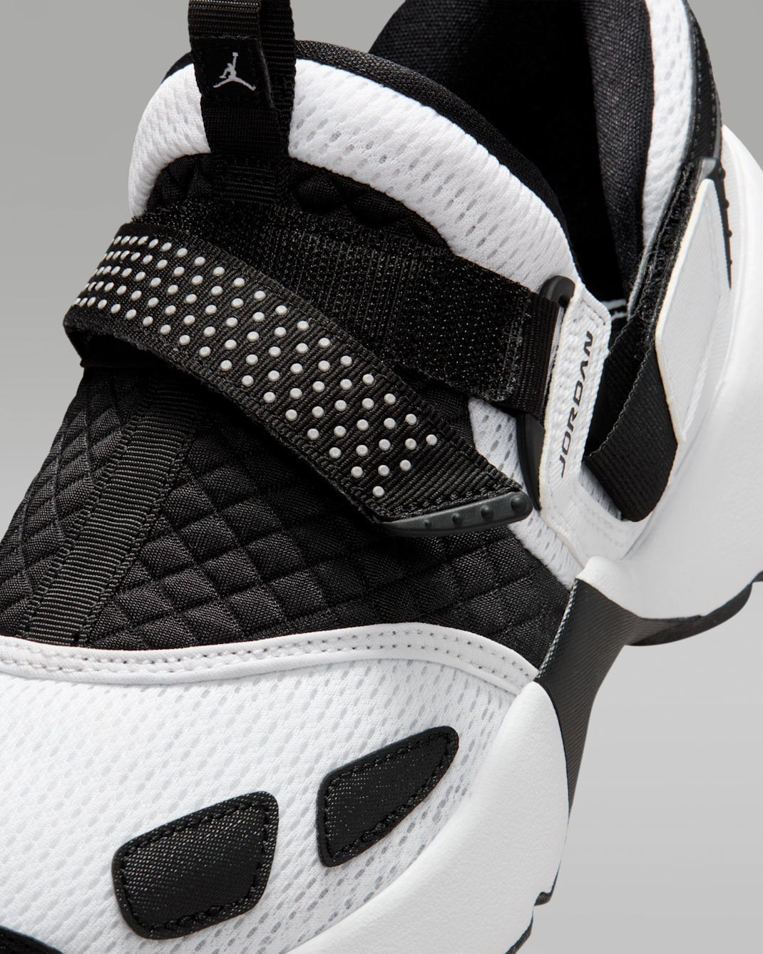 NIKE Women’s Jordan Trunner LX HQ2164-100 White Reflective Silver Black