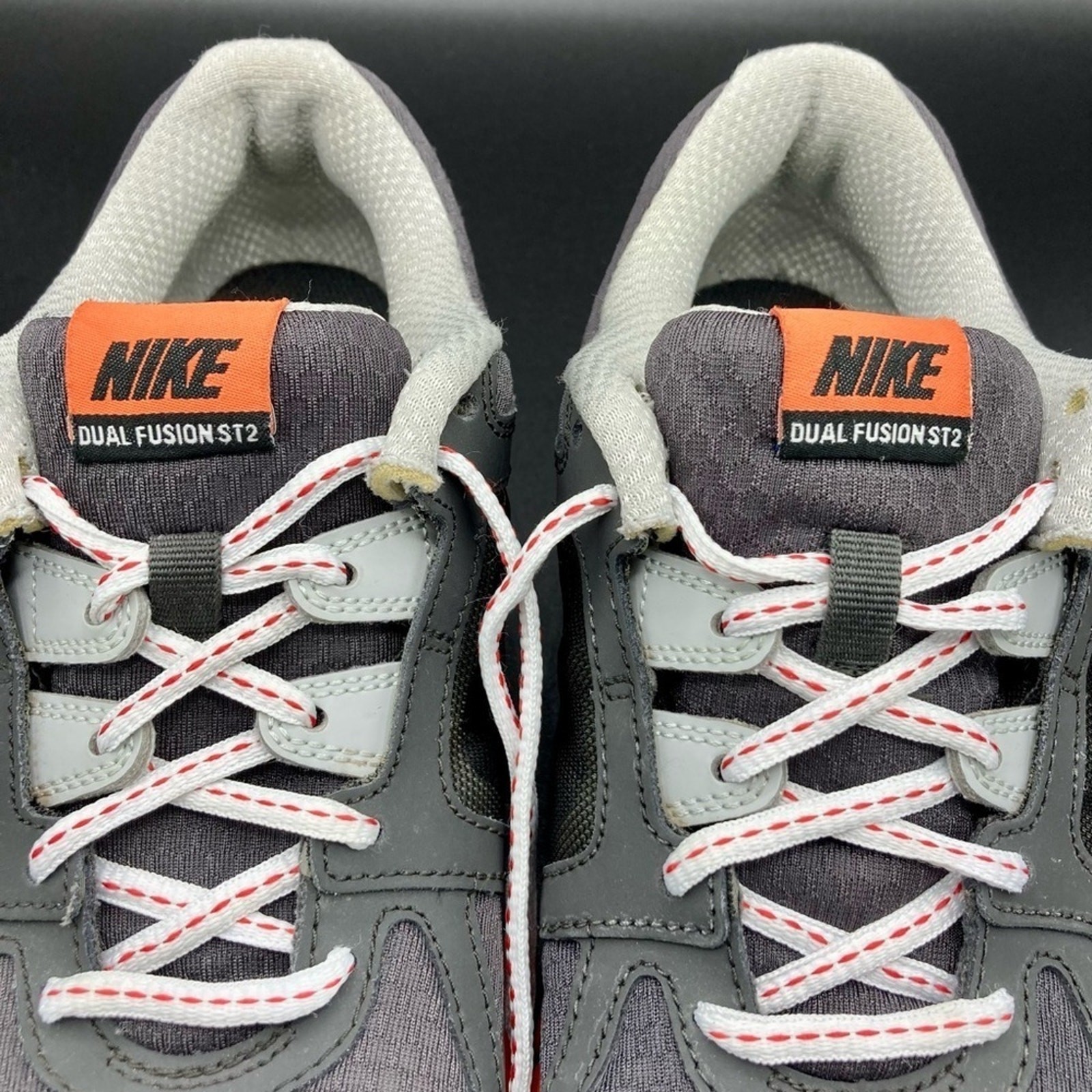 EUC NIKE Dual Fusion St 2 Running shoes, 6.5Y or women’s 8/8.5 NIKE
