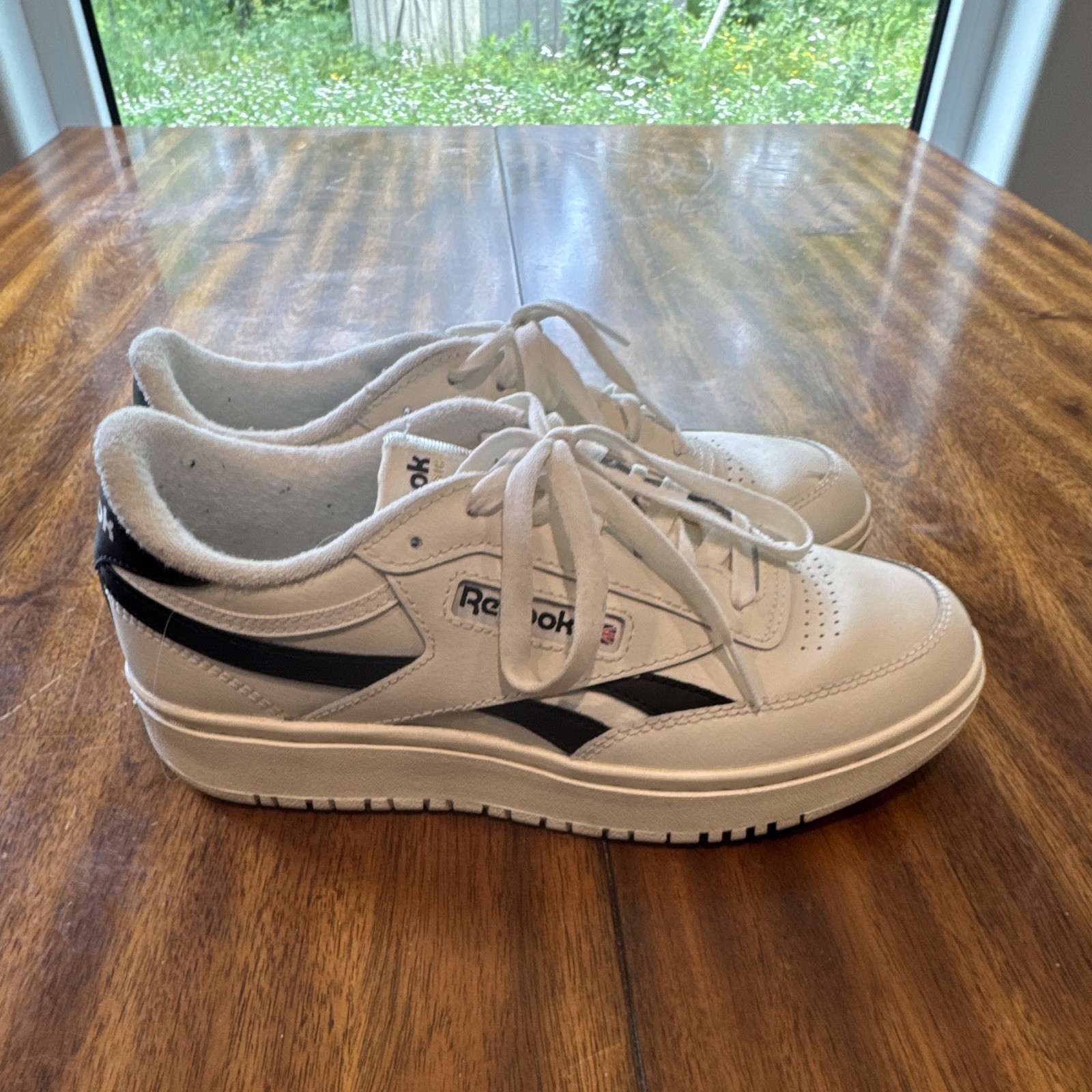 Reebok Women’s White/Black Low Top Lace-Up Sneakers Athletic Casual Activewear