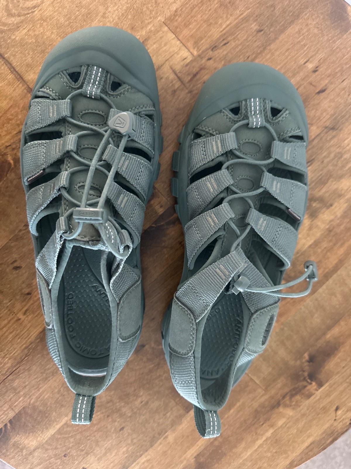 Keen Women’s Newport H2 Sport Monochrome Dark Forrest Green Sandals 9M UNWORN