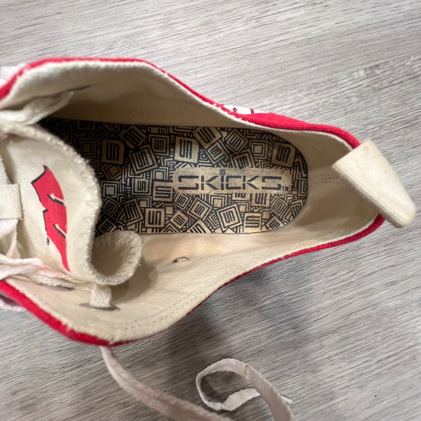Wisconsin Badgers Red White Low Top Canvas Sneakers Shoes Womens Size 8 M