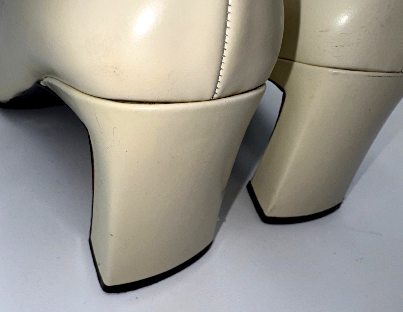 Via Spiga Women’s Ivory Leather Heels 5.5M Square Toe Block Heel