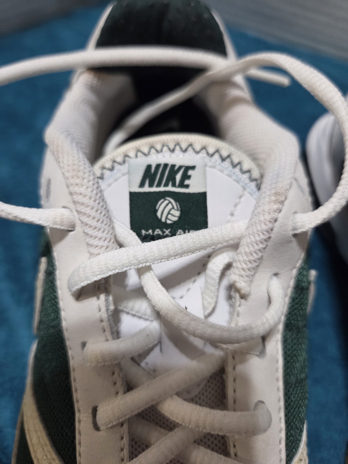 Nike Indoor Soccer Sneakers Wm’s Sz 7 Max Air White Green Beige Comfort Nonslip