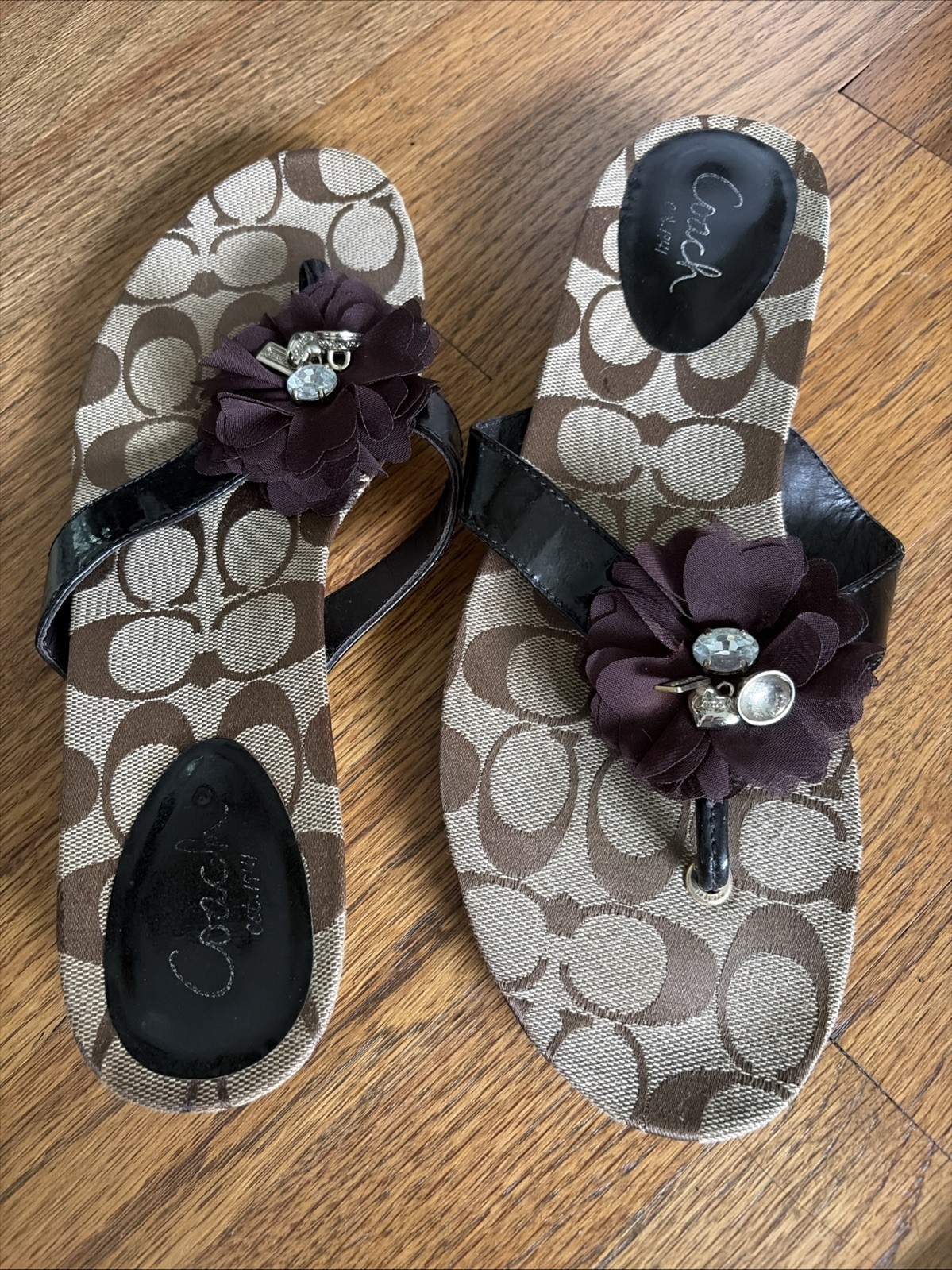 Coach Signature Women’s Leather Thong Sandals Brown/Black Flower Rhinestone 8