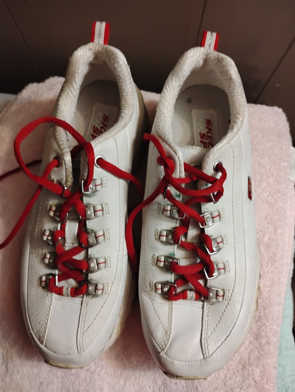 skechers sports white and red women’s six