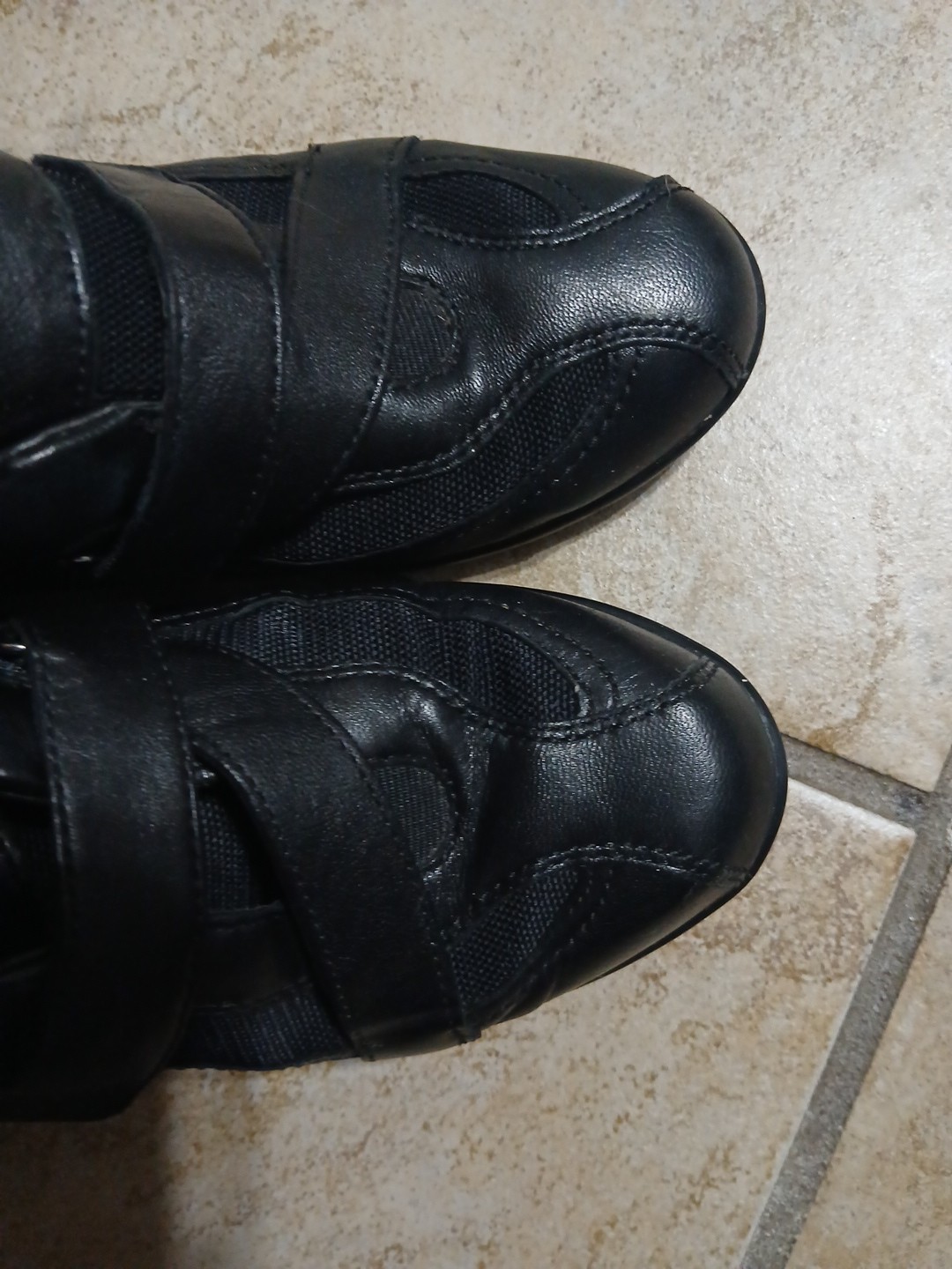 🥿 Clarks Everyday Comfort Slip On 5 M Black Leather; Double Straps; Details