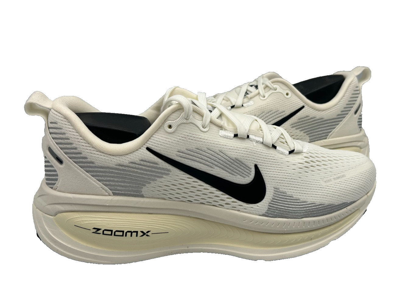 Nike Women’s Vomero 18 Lace Up Athletic Road Running Shoes Wht/Blk Size:8.5 122L