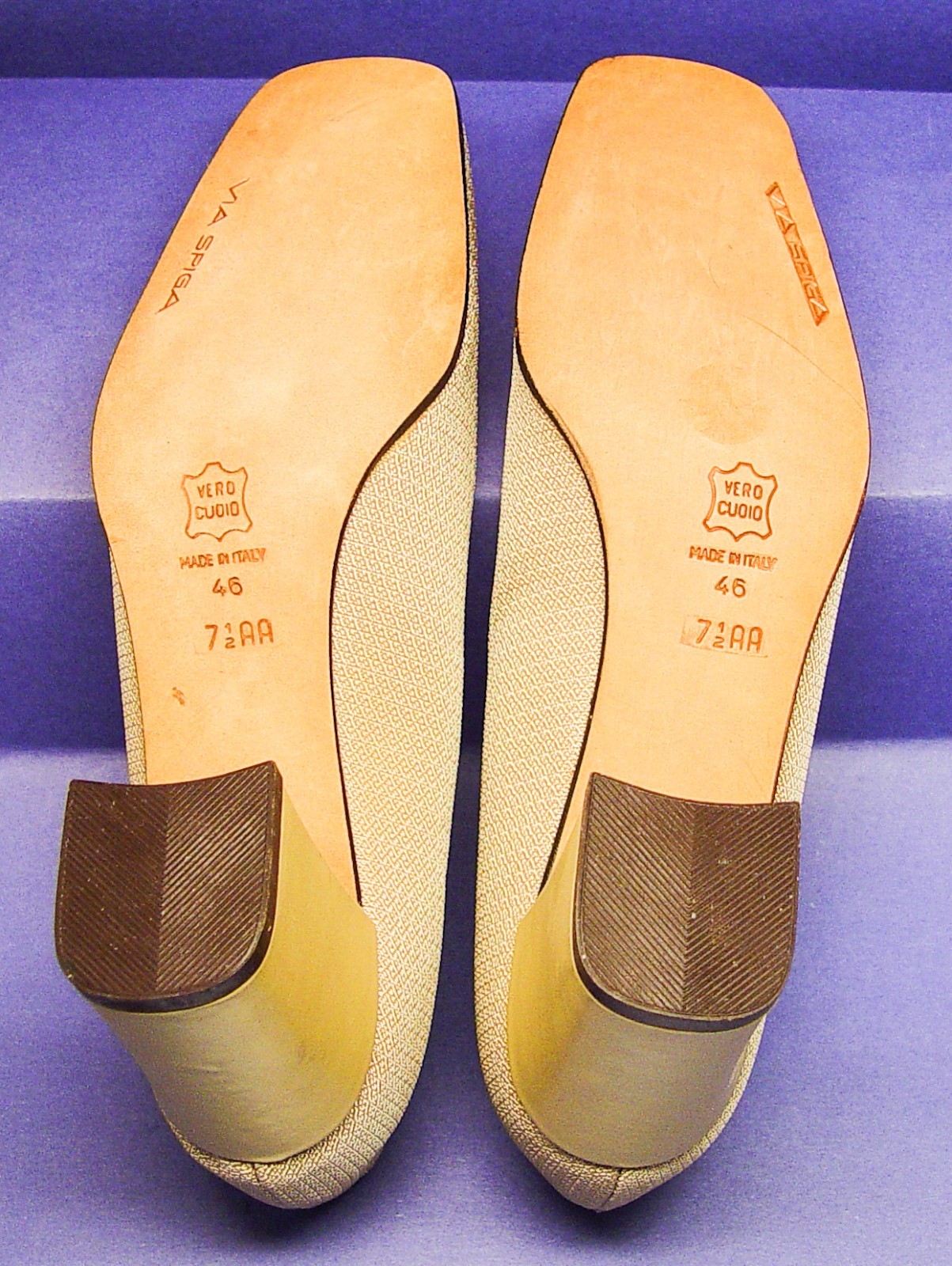 VIA SPIGA MADE IN ITALY 7.5AA BEIGE MICROFIBER 3″ PUMPS, LEATHER INSOLE, OUTSOLE