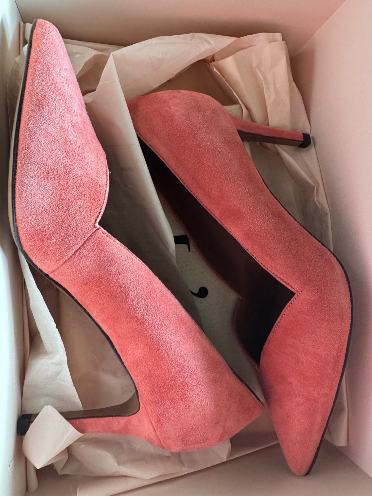 NWB French Designer Pink Suede Pointed Toe Pumps 36 With Box & Dust Bag