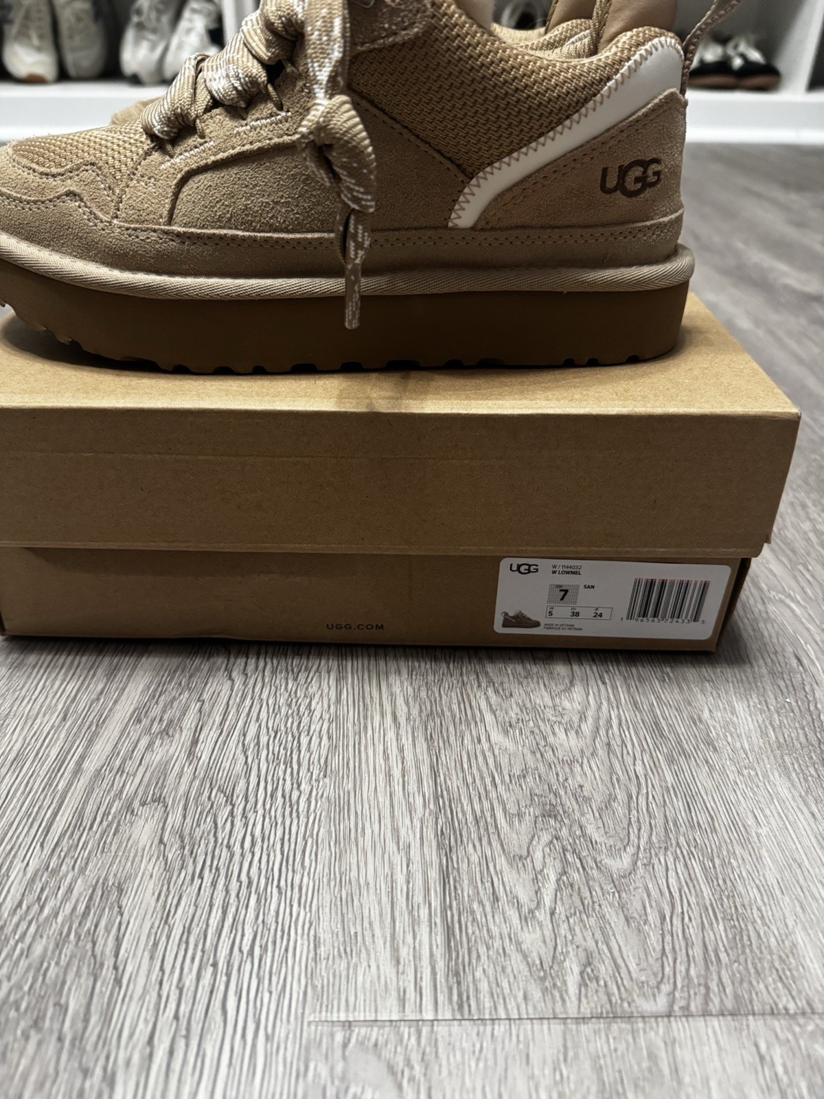 UGG Women’s Lowmel Sand Size 7