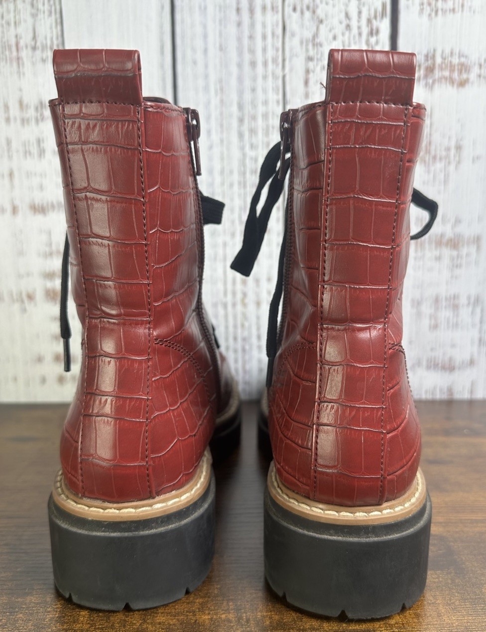 Sun + Stone Women’s Burgundy Lug Sole Combat Boots Size 8 Lace Up Zip Up Grunge