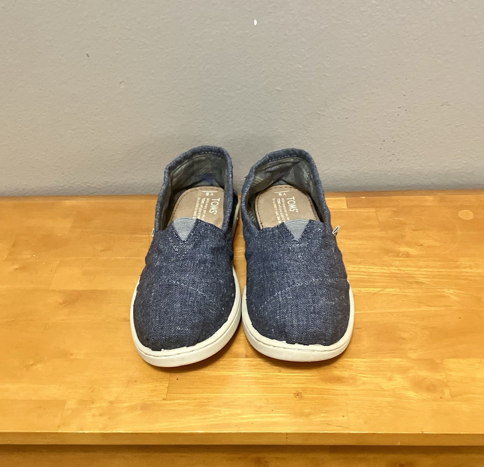 TOMS Alpargata Chambray Slip-on Shoe, Blue Gray/Beige Sole – Size Y5 (VGUC)