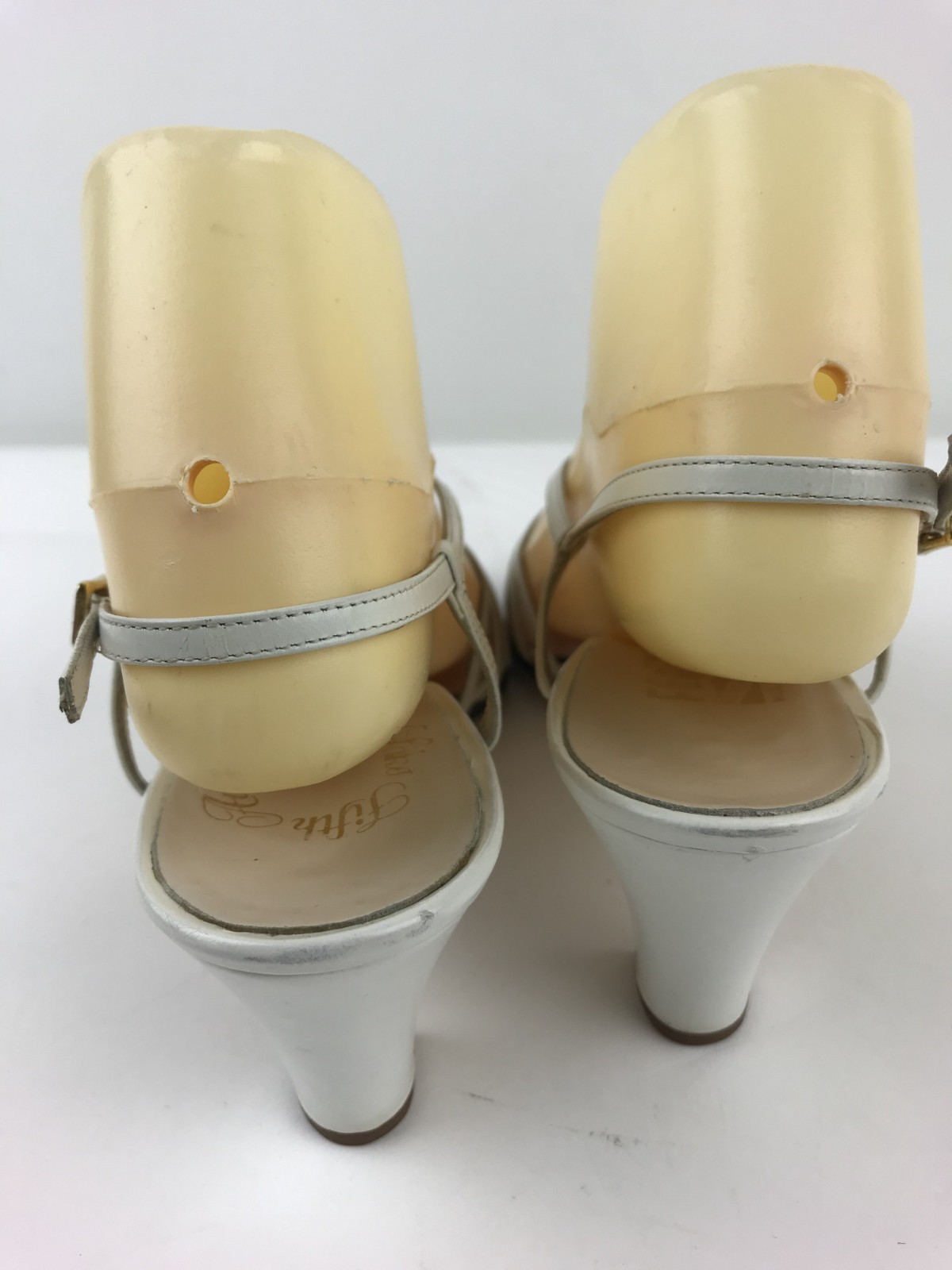 Salvatore Farragamo White Sandal Heels Made In Italy Leather Strap Back 7.5AAA