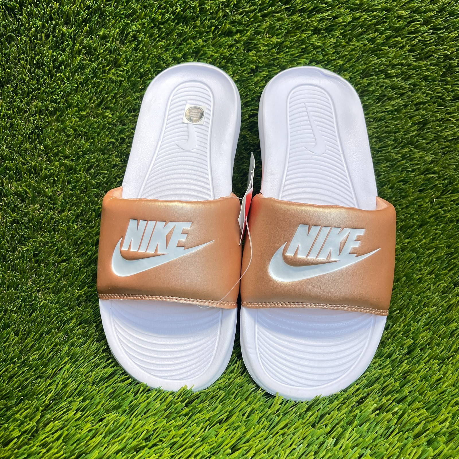 Nike Victori One Womens Size 8 Gold White Beach Walking Outdoor Slide Sandals