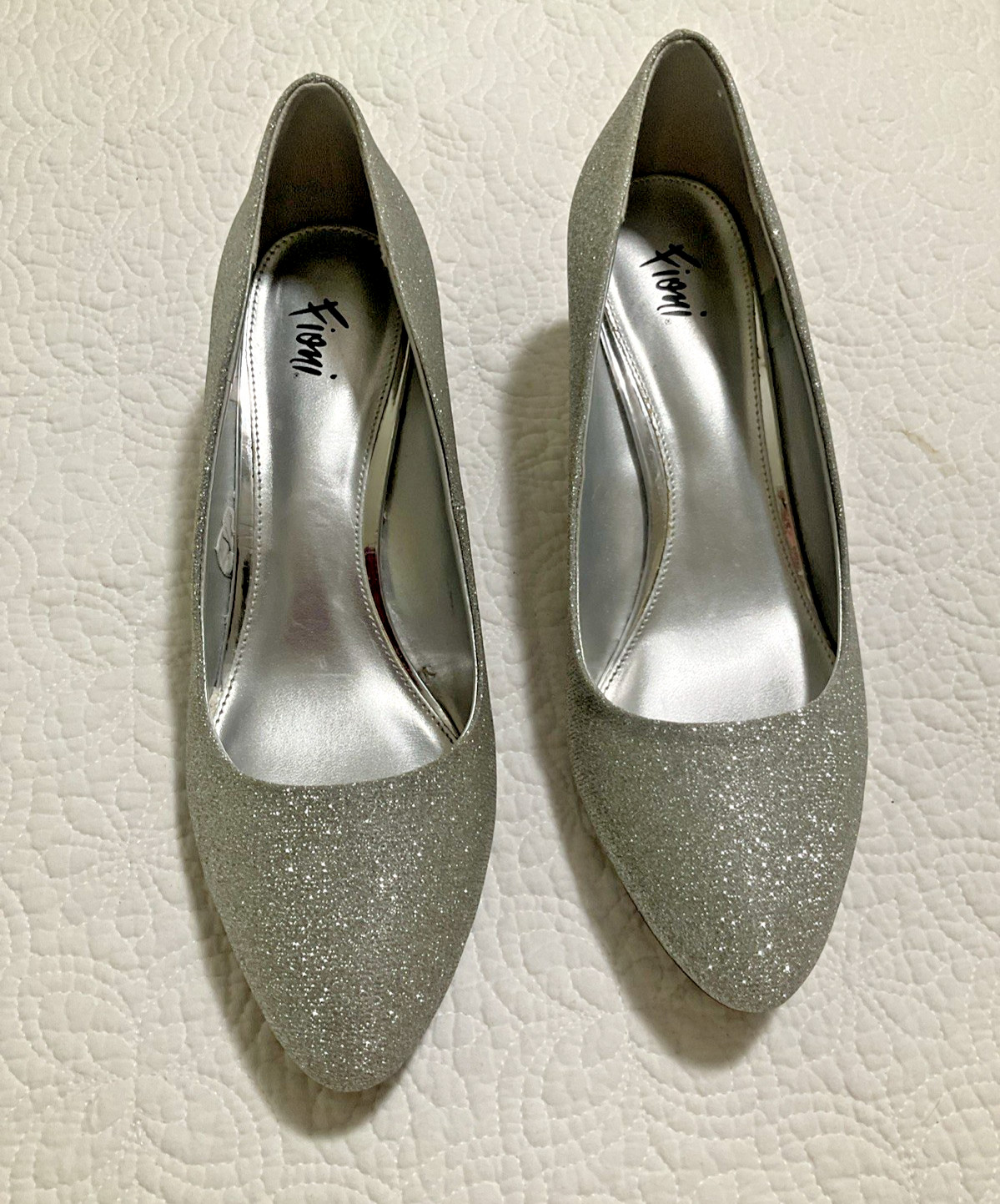 Fioni Women’s Sz 8.5M Silver Glitter Pointed Toe Slip-On Kitten Heel Pumps