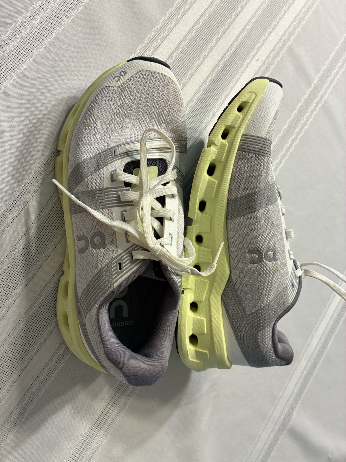 On Cloud women’s size 6 running tennis shoes active cloud tec grey yellow white