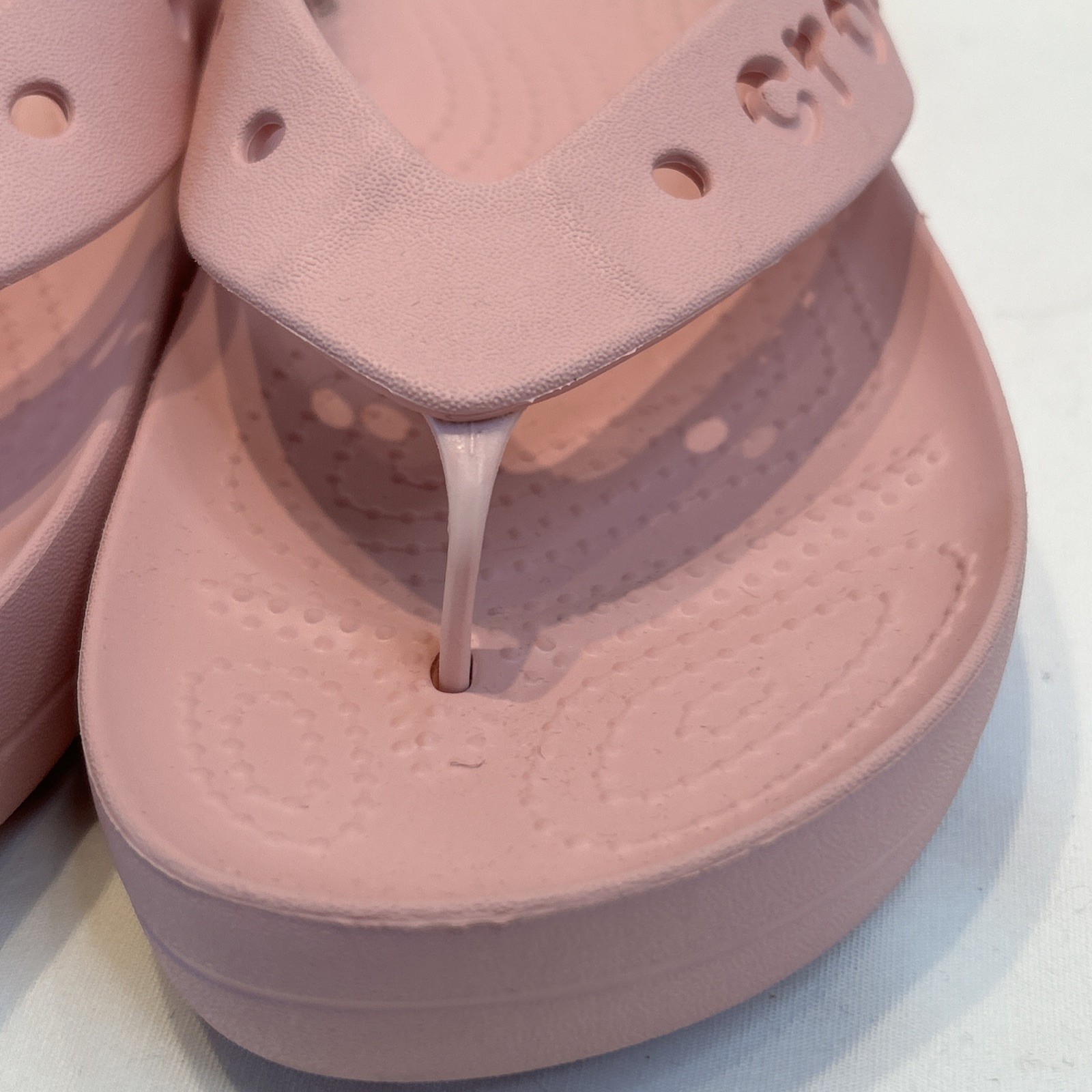 CROCS ~Iconic Comfort Women’s 8 ~PINK Baya Platform Flip Flops ~Thick Soles NICE